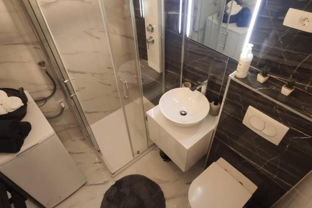 New! Top Apartment, Split View From Above ภายนอก รูปภาพ